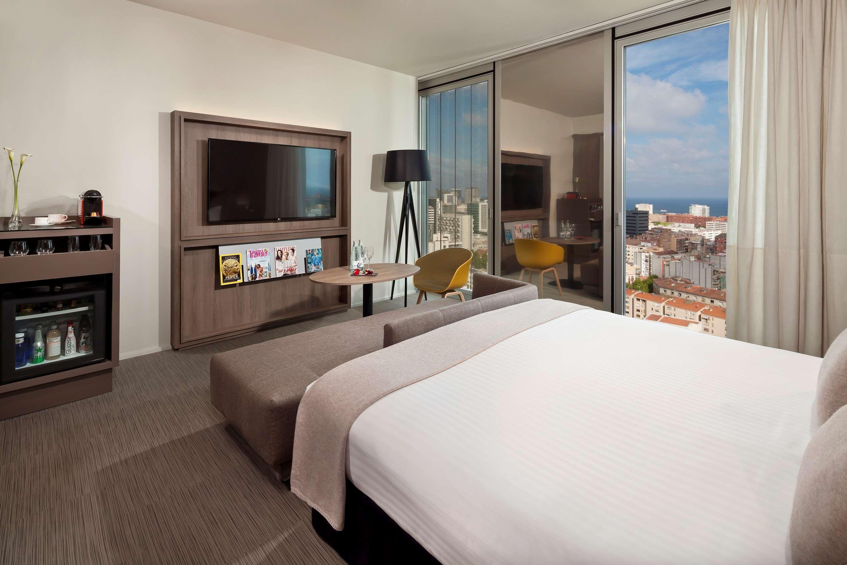 The Level At Melia Barcelona Sky Hotel Екстериор снимка