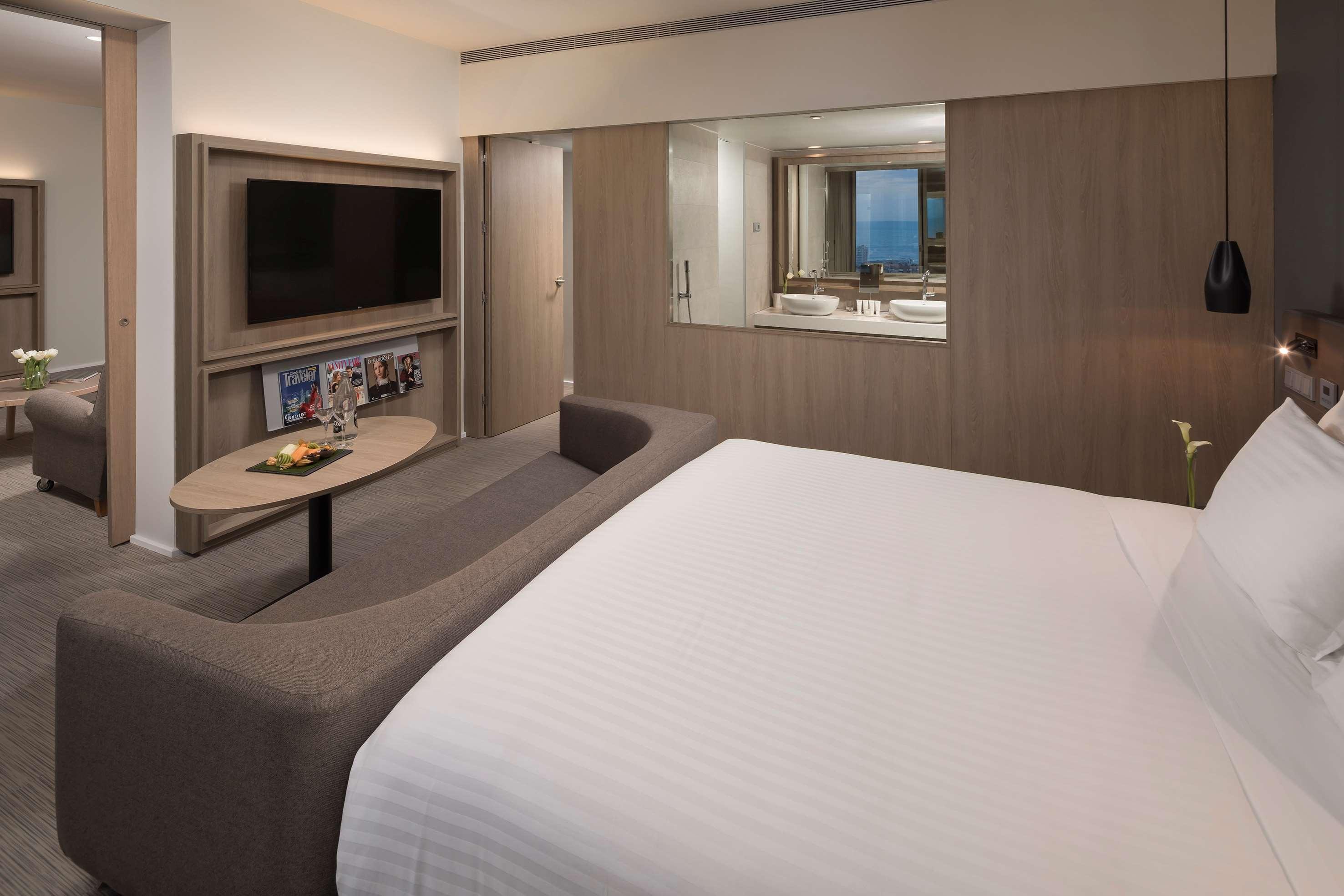 The Level At Melia Barcelona Sky Hotel Екстериор снимка