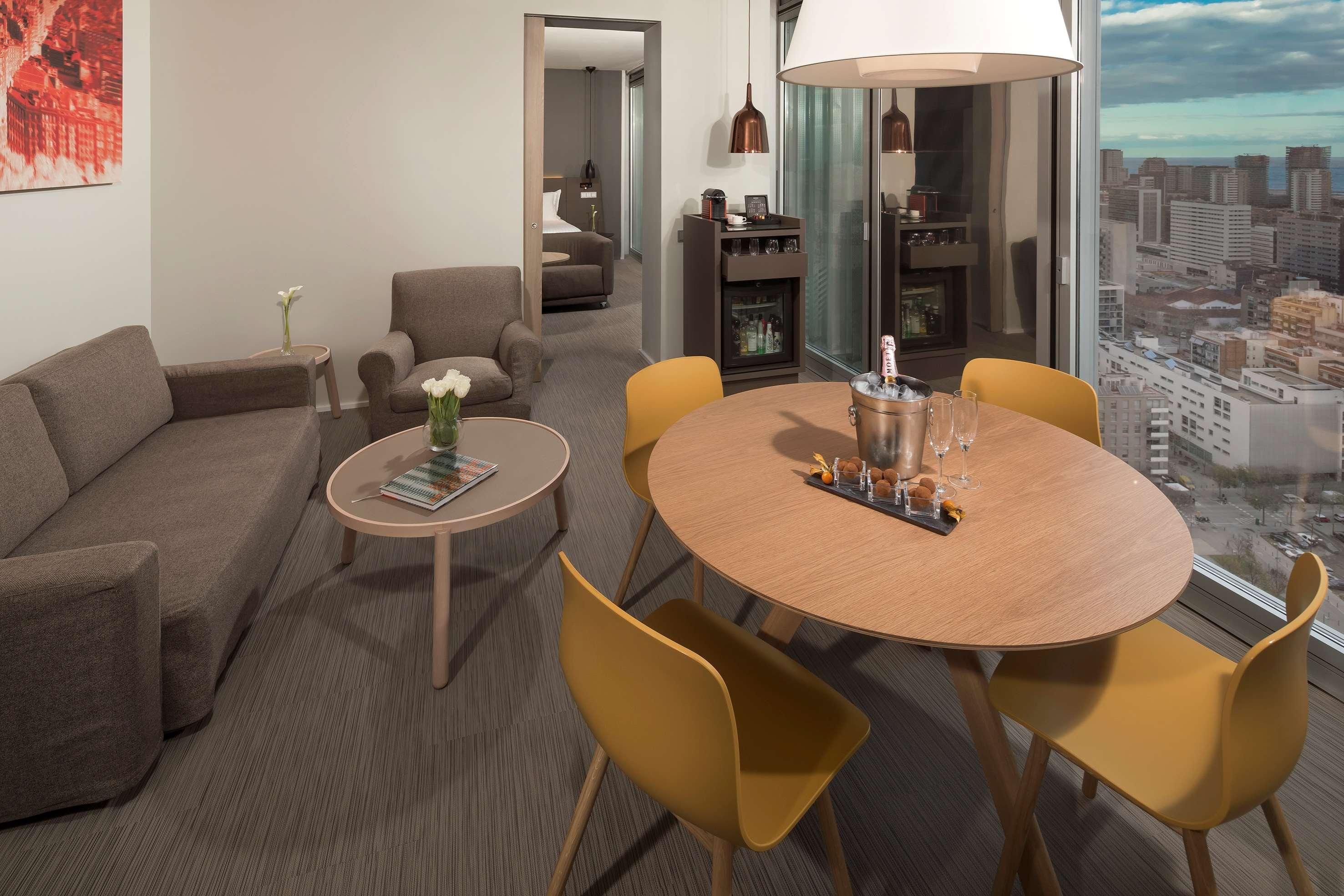 The Level At Melia Barcelona Sky Hotel Екстериор снимка