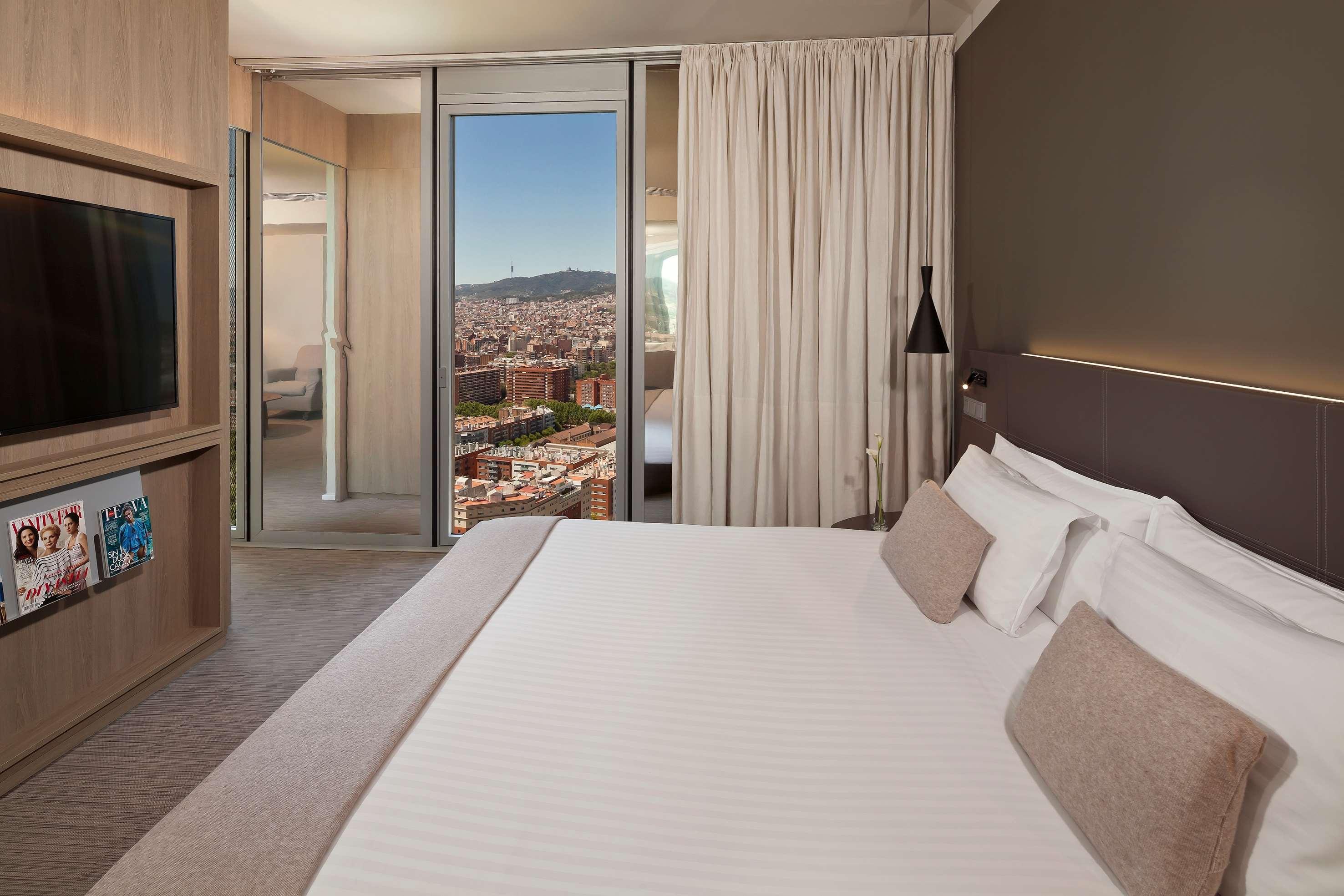 The Level At Melia Barcelona Sky Hotel Екстериор снимка