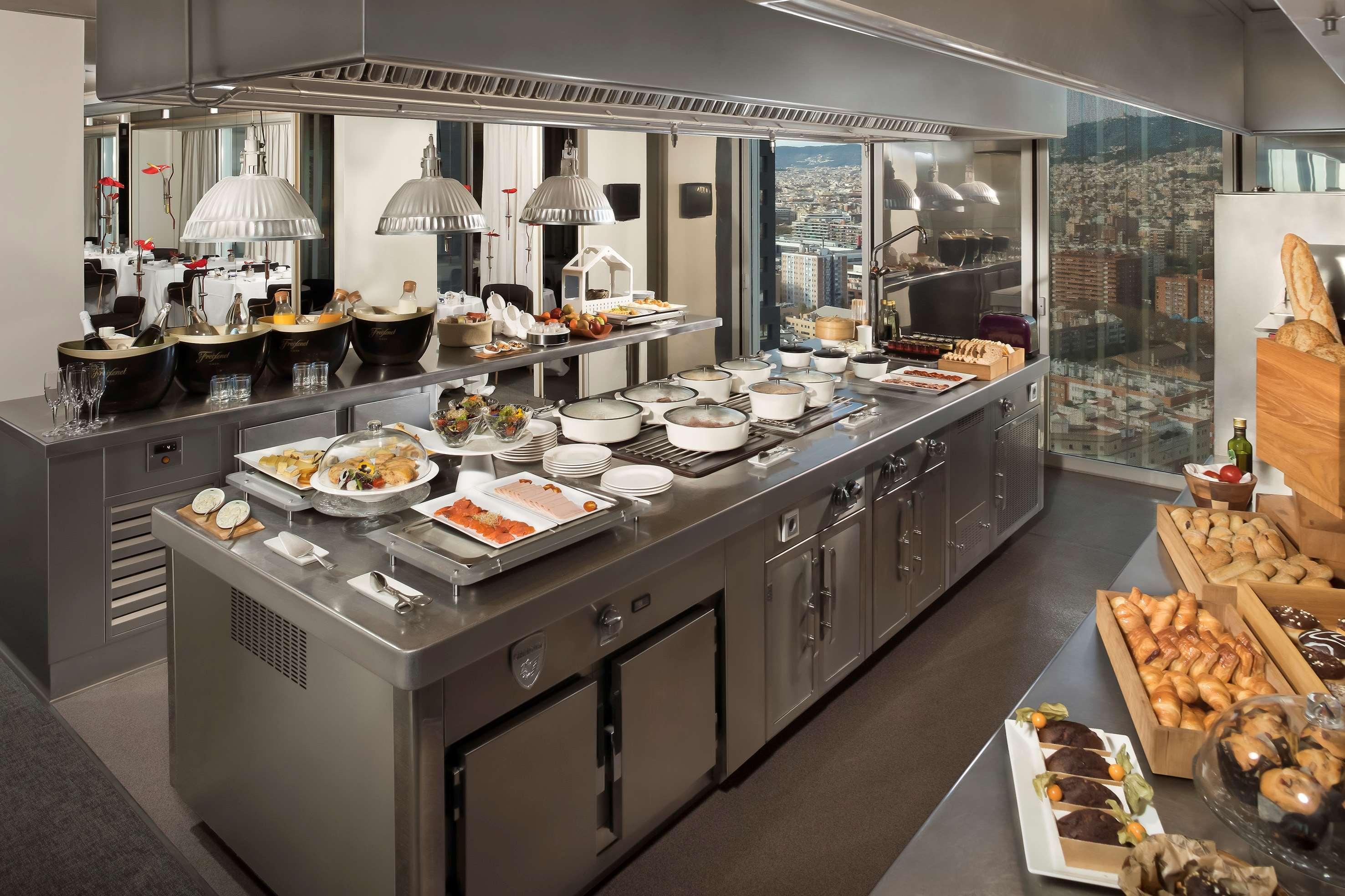 The Level At Melia Barcelona Sky Hotel Екстериор снимка